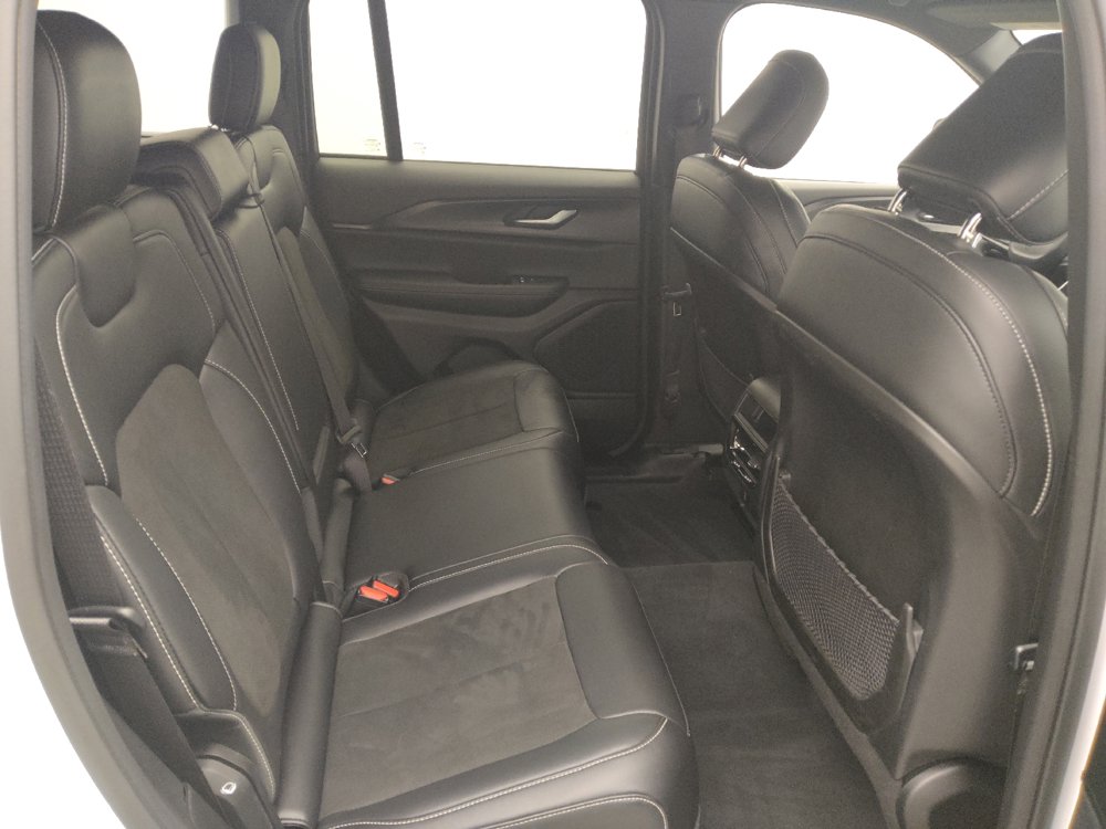 Used 2023 Jeep Grand Cherokee Altitude AWD/4WD image 19
