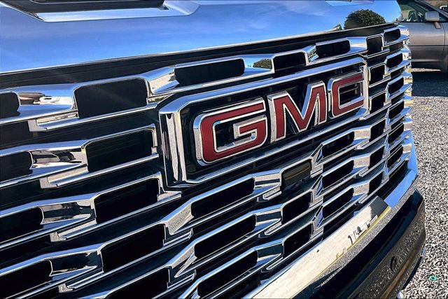 Used 2025 GMC Sierra 3500 Denali w/ Denali Reserve Package image 34