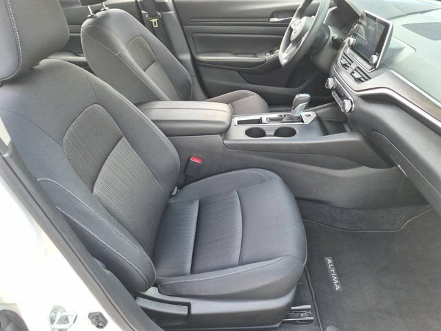 Used 2025 Nissan Altima 2.5 SV FWD image 30