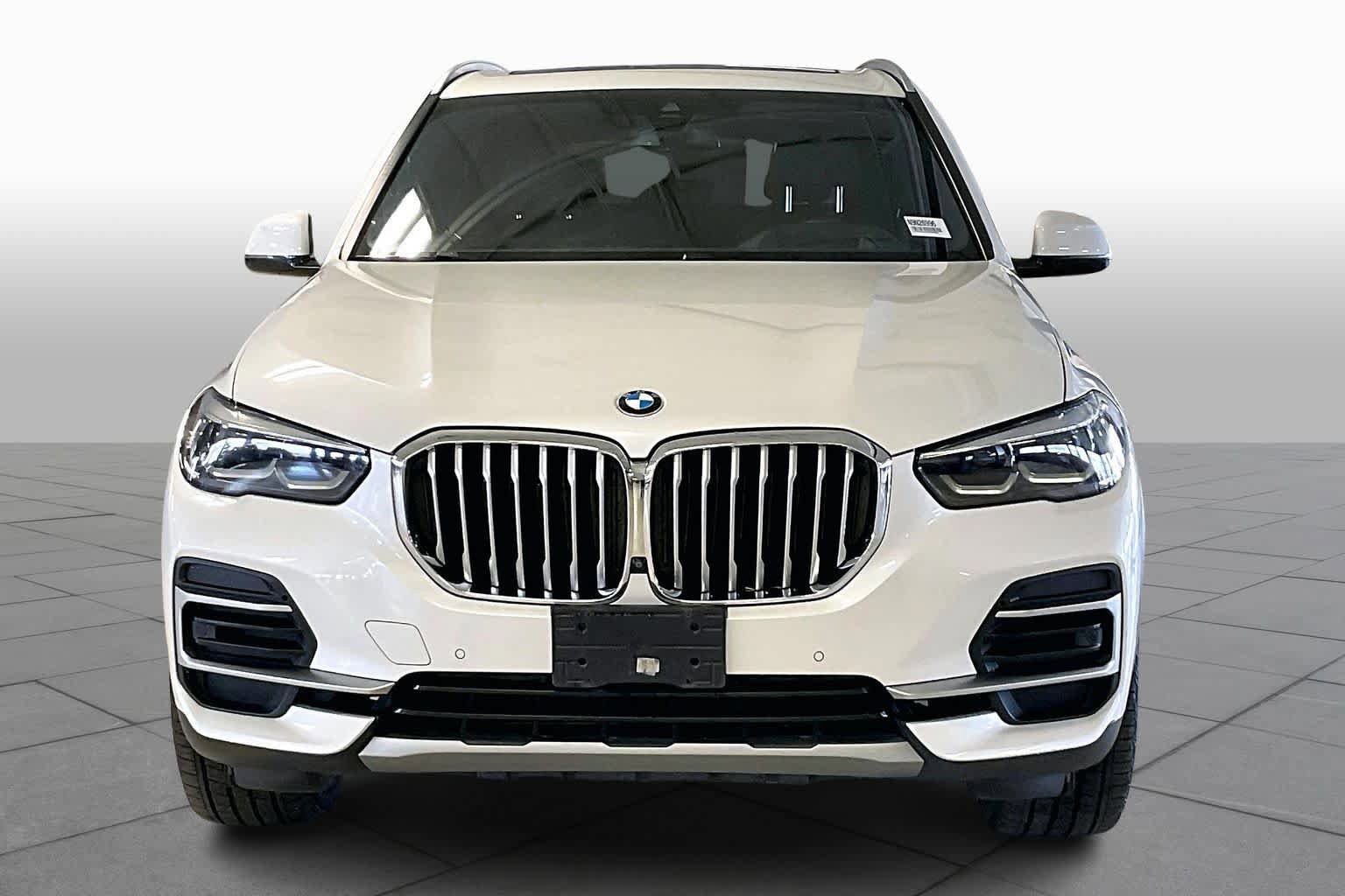 Used 2022 BMW X5 xDrive40i w/ Premium Package AWD/4WD image 3