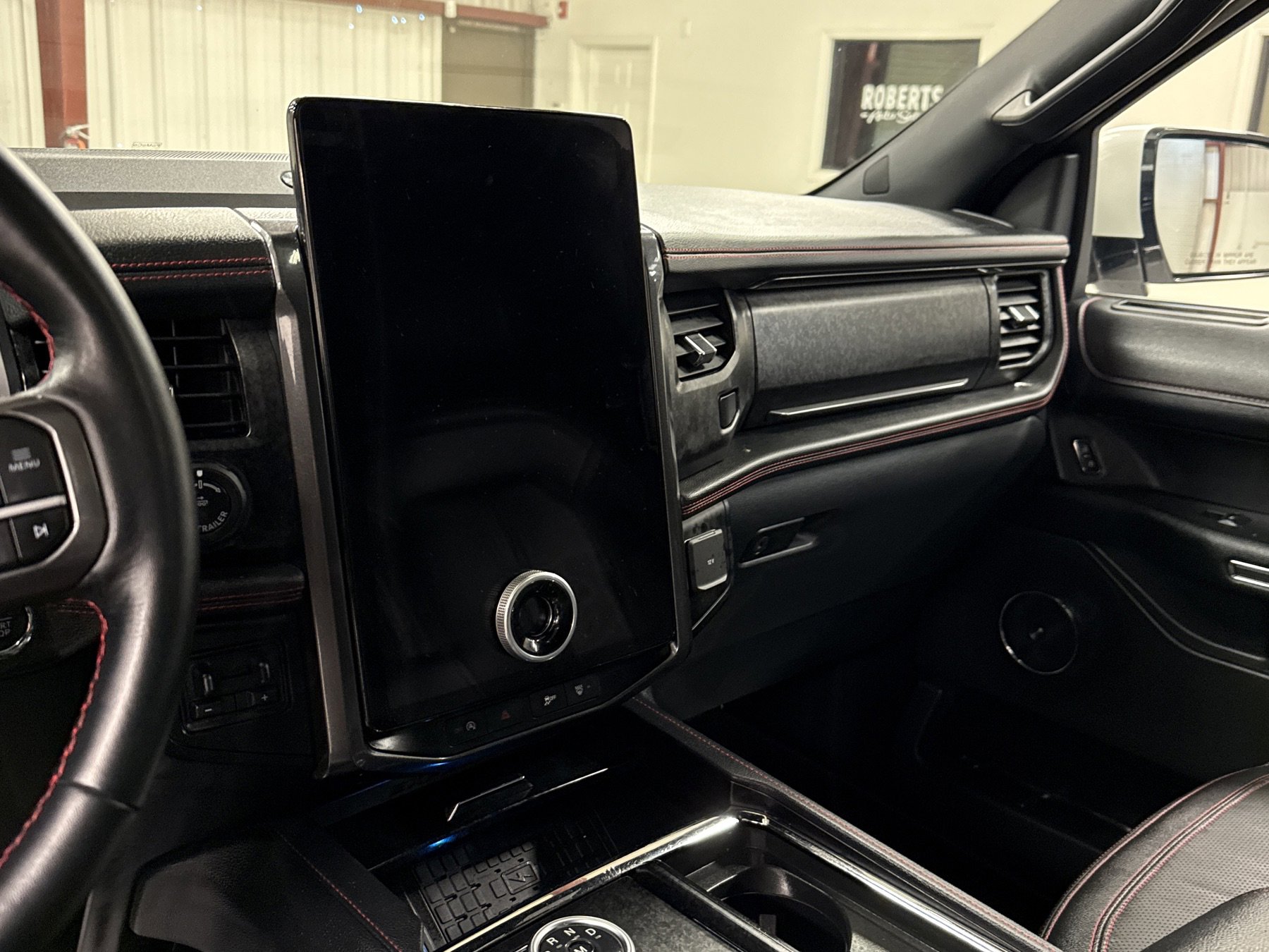 Used 2024 Ford Expedition Limited image 9