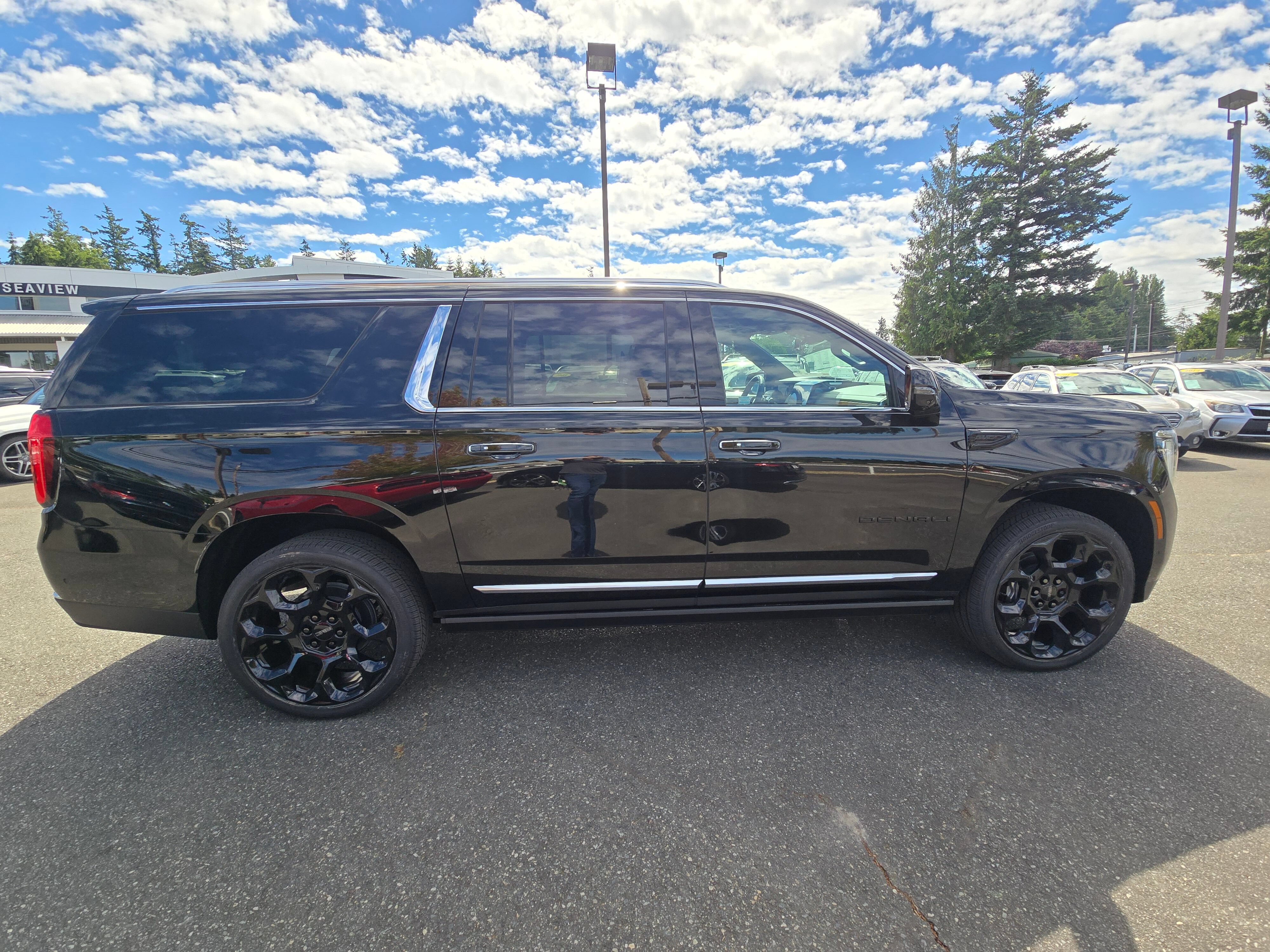 New 2026 GMC Yukon XL Denali w/ Denali Reserve Package AWD/4WD image 8