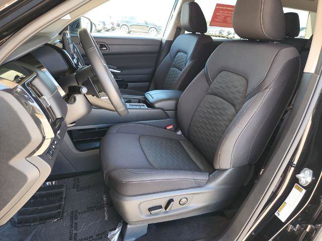 Certified 2025 Nissan Pathfinder SV image 12