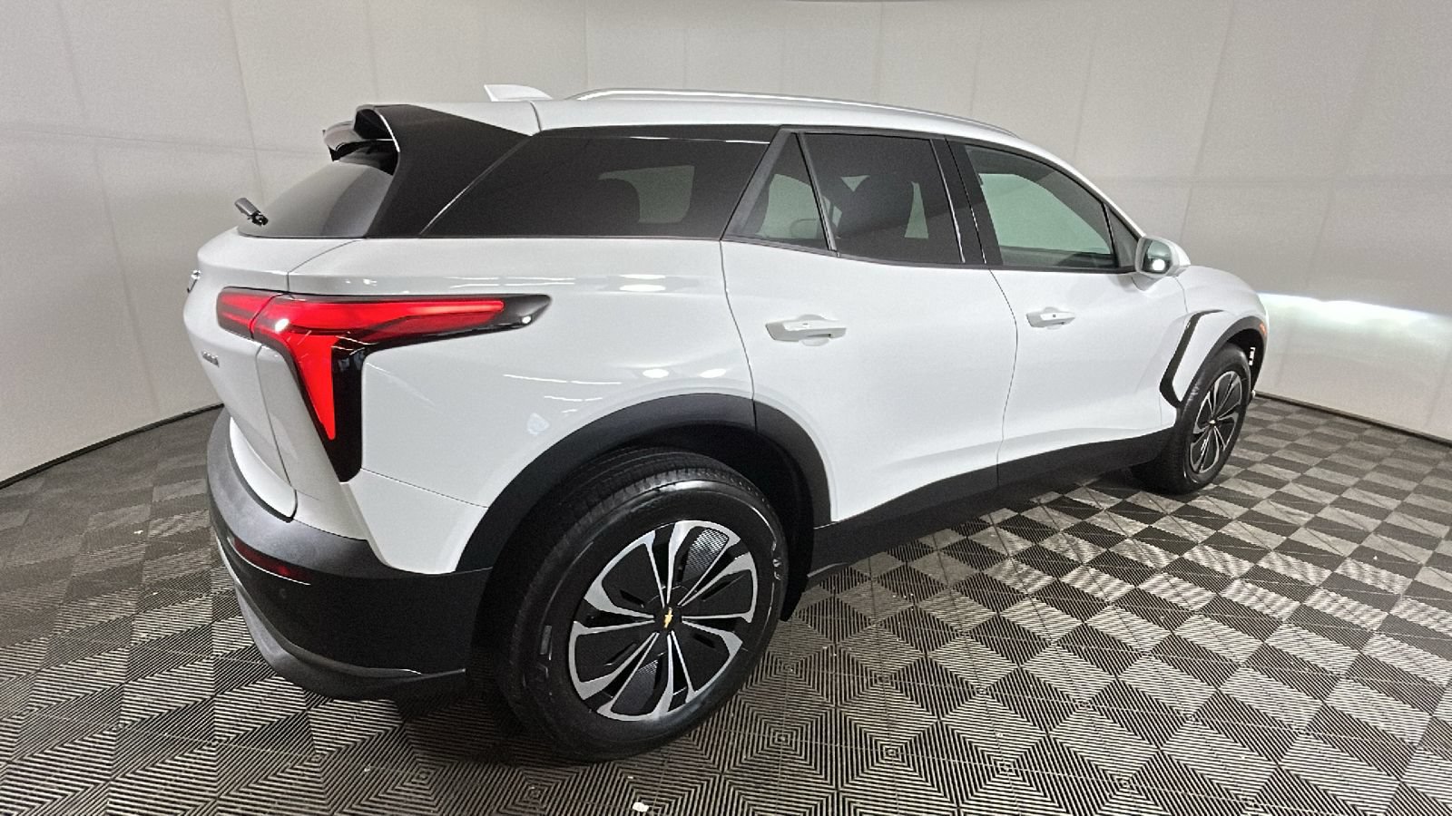Used 2024 Chevrolet Blazer EV LT AWD/4WD image 3