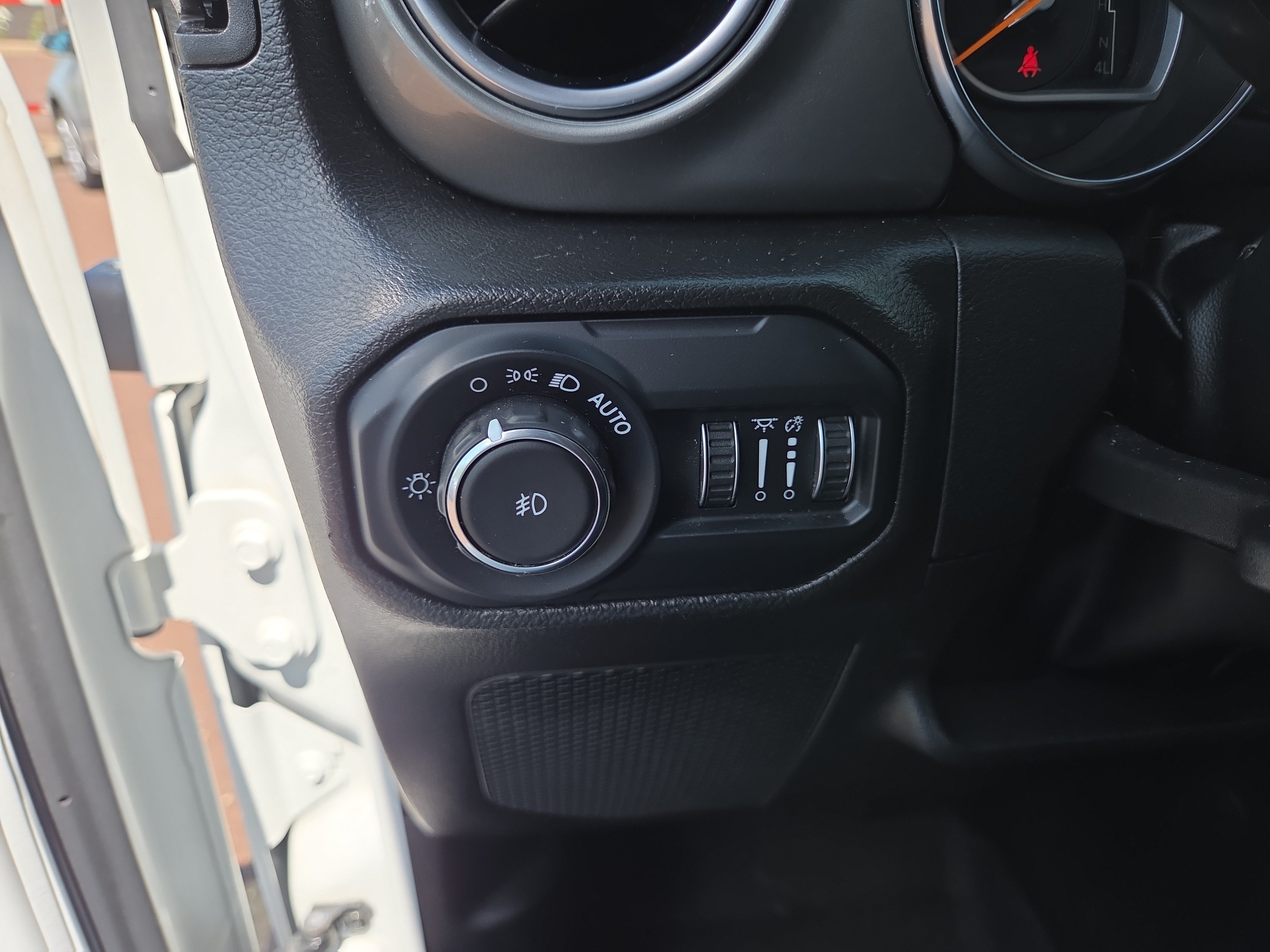 Used 2022 Jeep Wrangler Unlimited Sahara w/ Cold Weather Group AWD/4WD image 27
