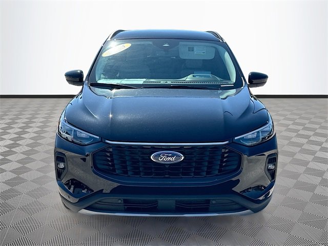 Used 2025 Ford Escape Platinum w/ Premium Technology Package image 2