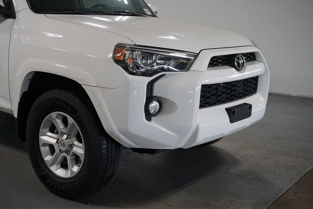 Used 2019 Toyota 4Runner SR5 AWD/4WD image 4