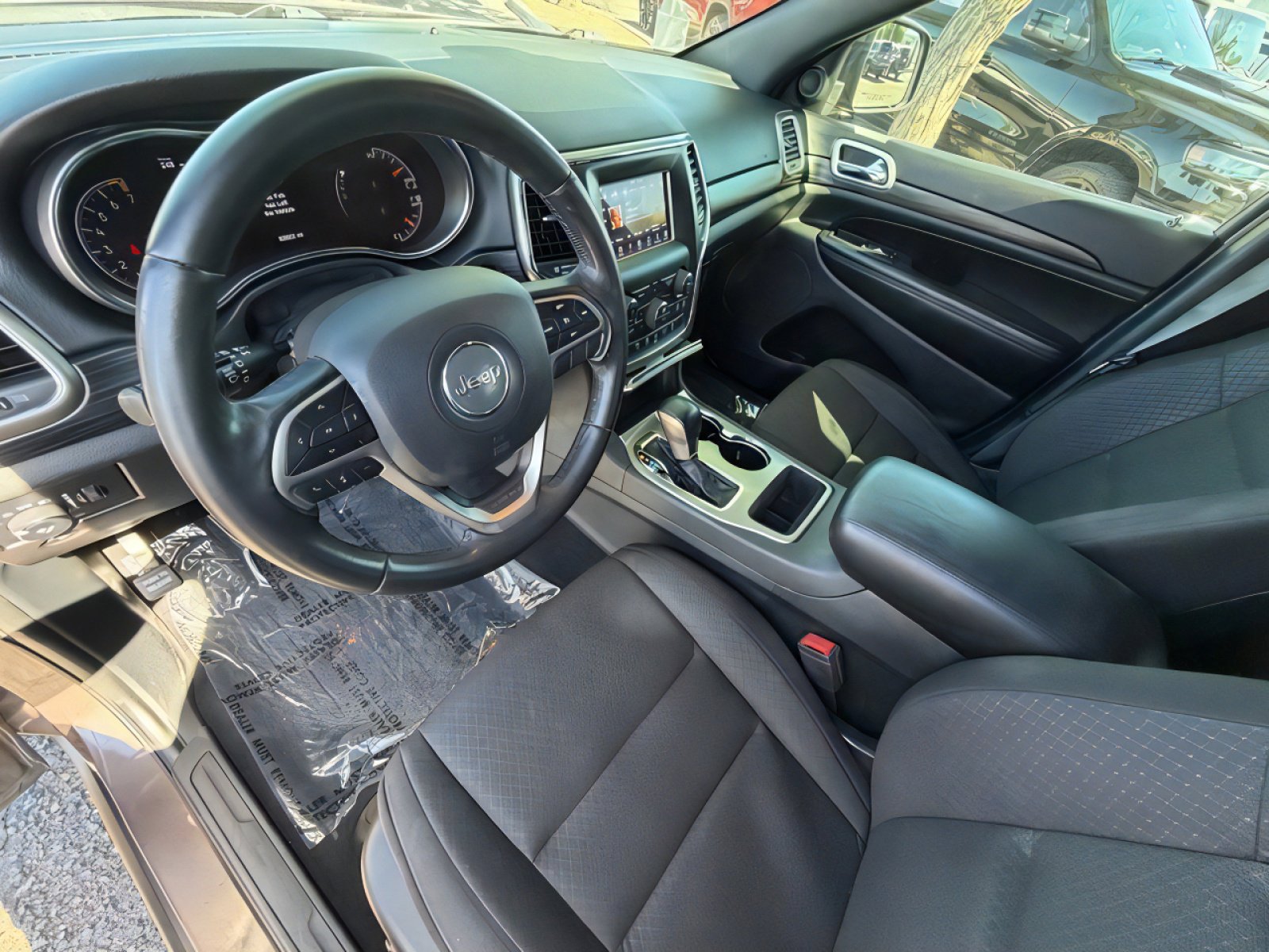 Used 2020 Jeep Grand Cherokee Laredo image 14