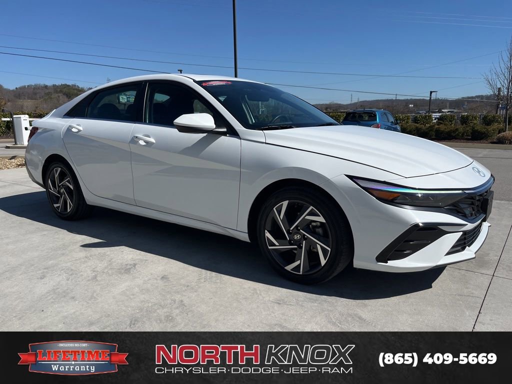 Used 2025 Hyundai Elantra SEL image 29