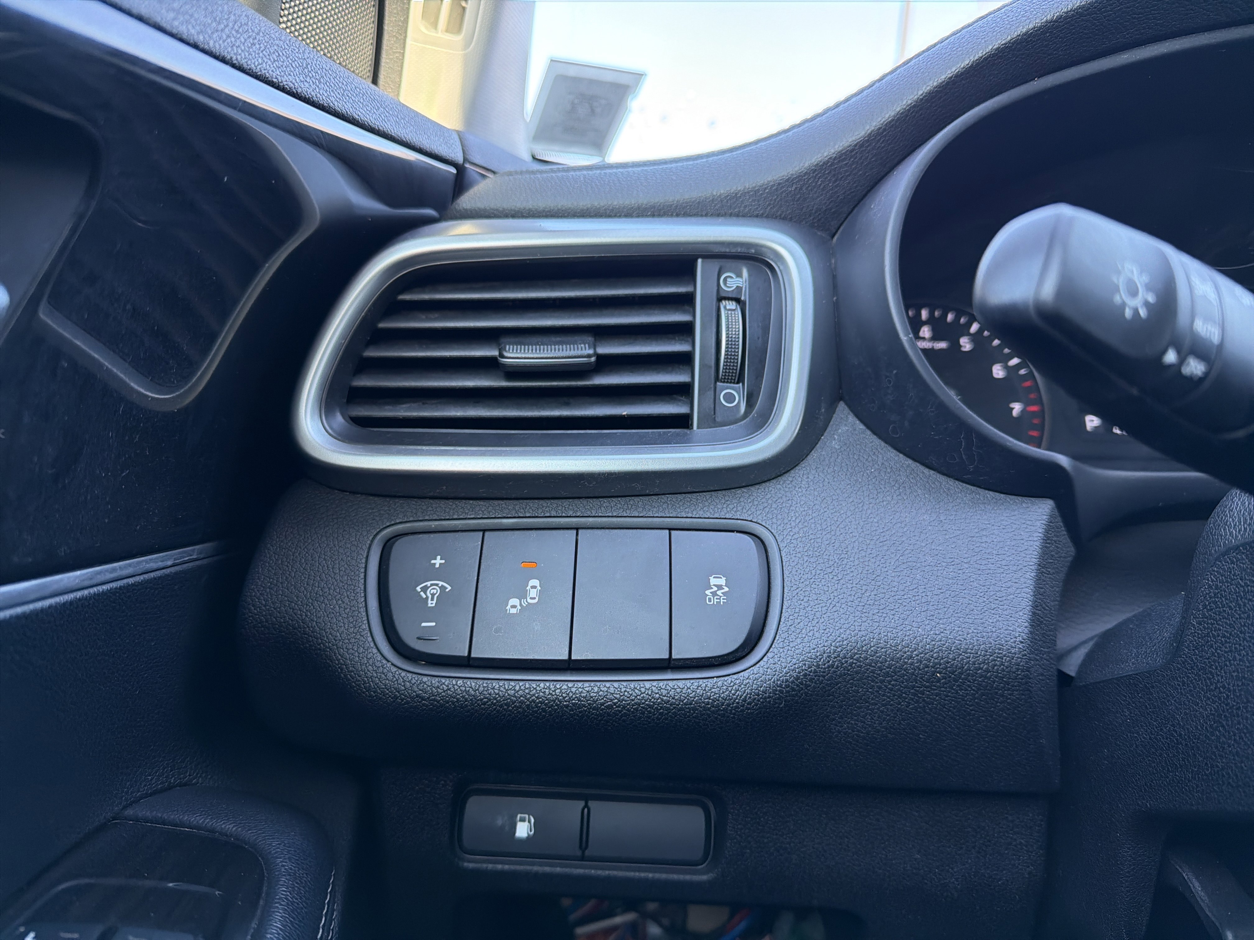 Used 2019 Kia Sorento LX image 23