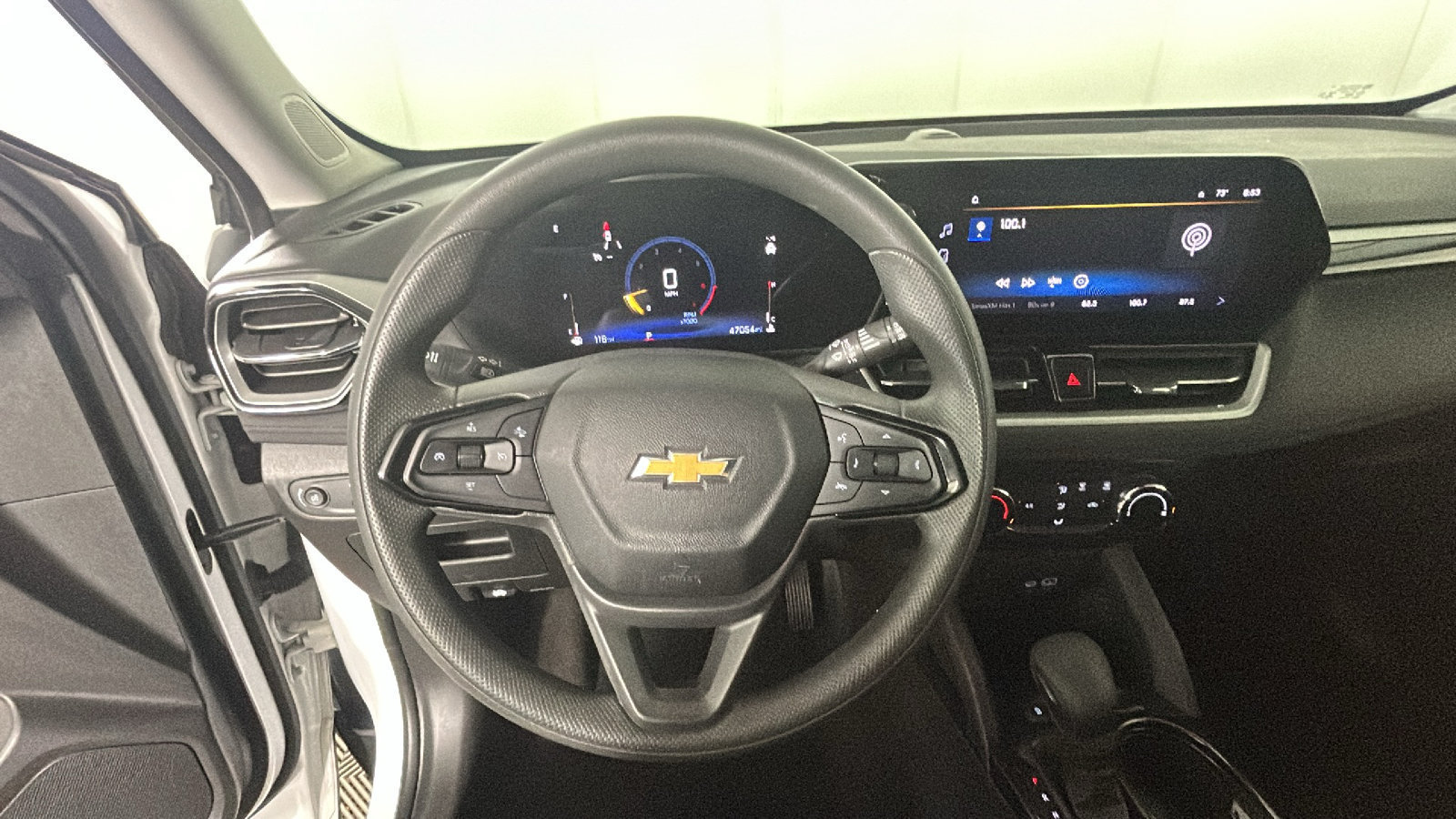 Used 2025 Chevrolet TrailBlazer LT FWD image 17