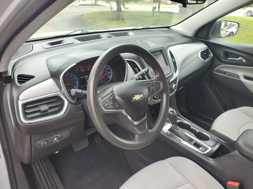 Used 2020 Chevrolet Equinox LS w/ LS Convenience Package FWD image 12