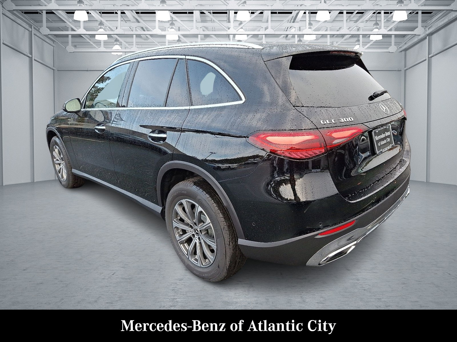 Used 2026 Mercedes-Benz GLC 300 4MATIC image 3