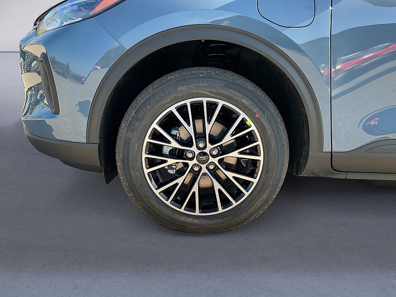 New 2026 Ford Escape SE w/ Class II Trailer Tow Package FWD image 27
