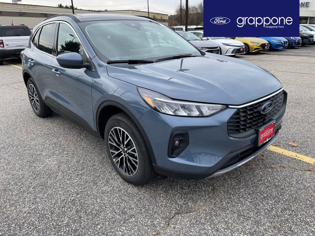 New 2026 Ford Escape SE w/ Class II Trailer Tow Package FWD image 1