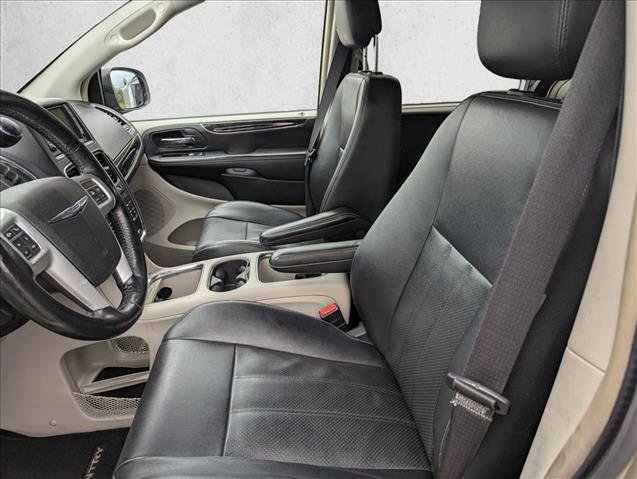 Used 2015 Chrysler Town & Country Touring-L w/ Driver Convenience Group FWD image 22