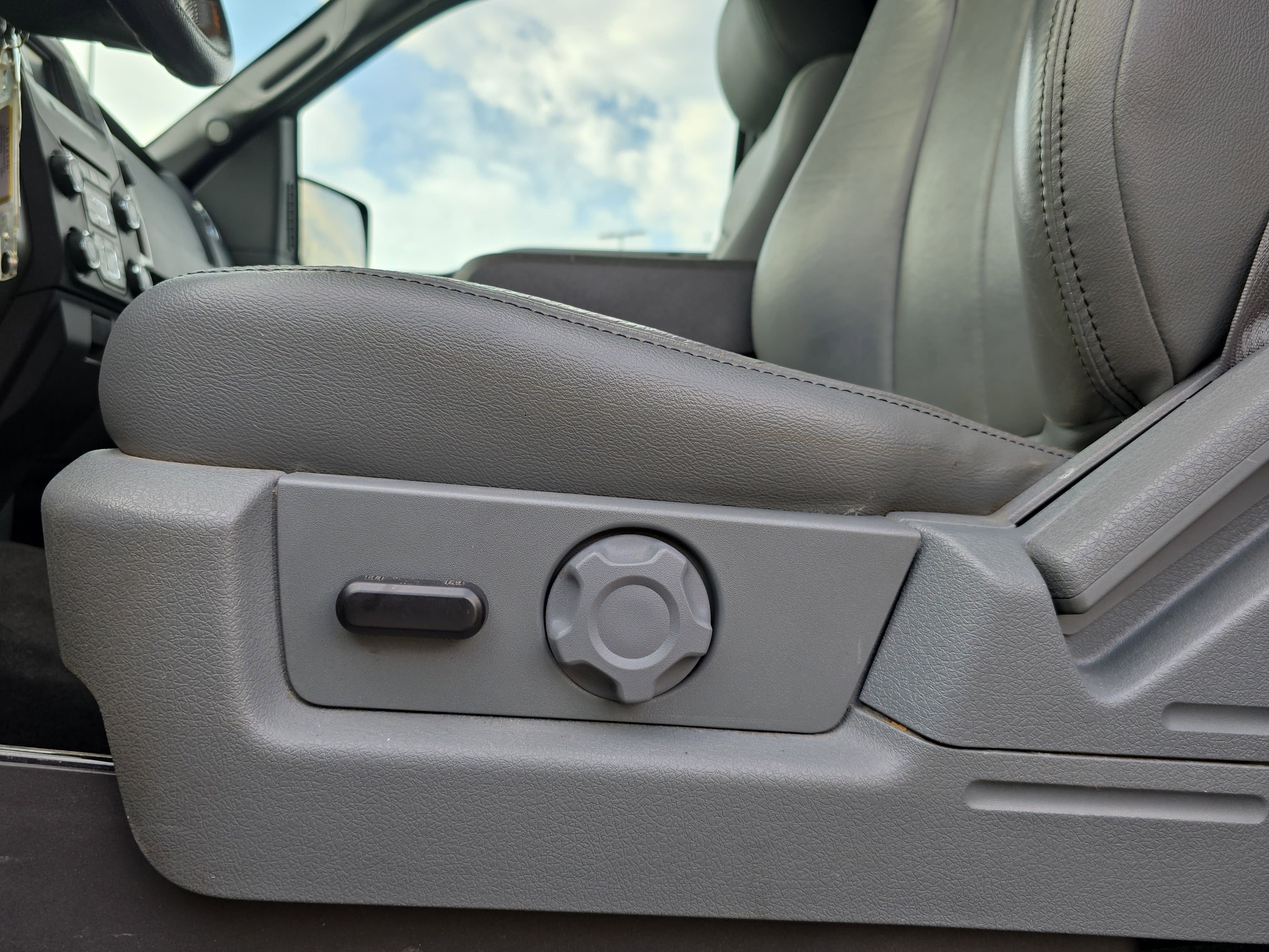 Used 2014 Ford F150 XLT w/ Equipment Group 302A Luxury image 28