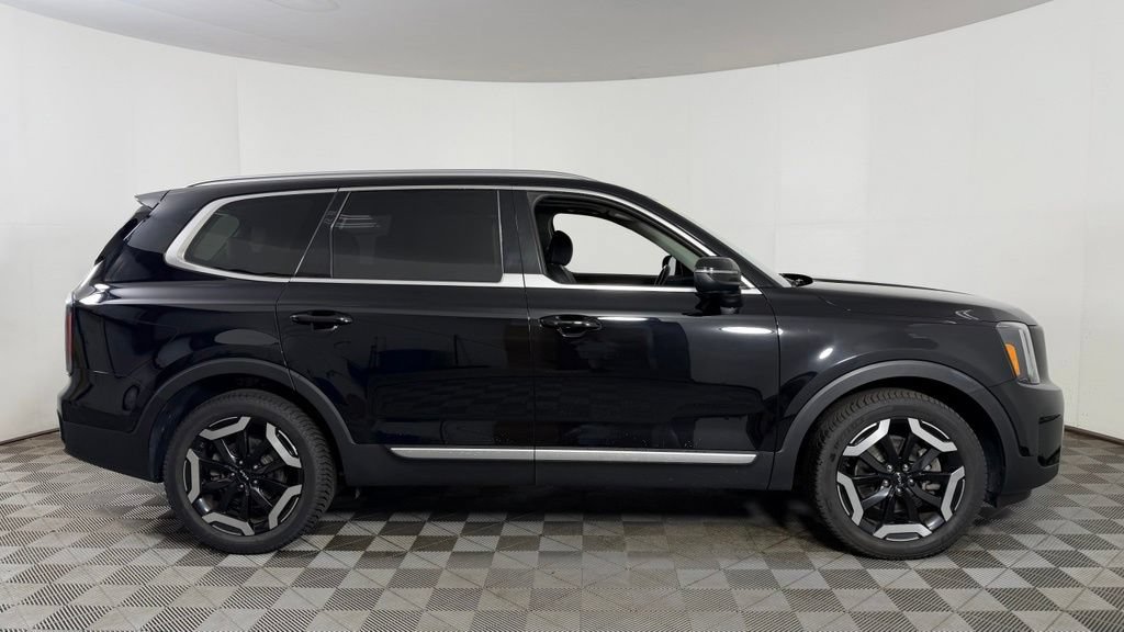 Used 2023 Kia Telluride EX w/ EX Captain's Chair Package AWD/4WD image 10