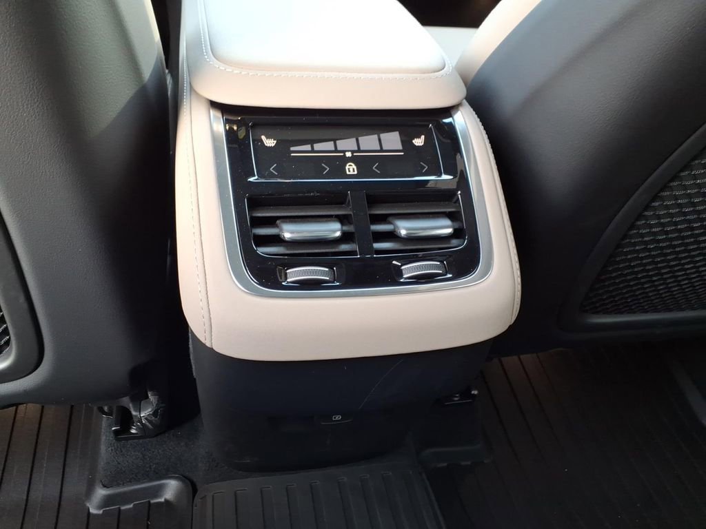 Certified 2026 Volvo XC90 B6 Ultra w/ Protection Package image 11
