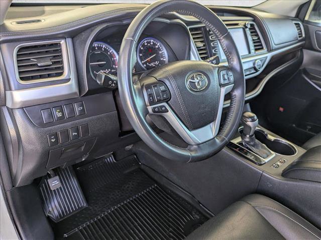Used 2016 Toyota Highlander Limited image 10