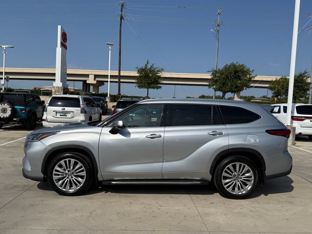 Used 2023 Toyota Highlander Platinum FWD image 8