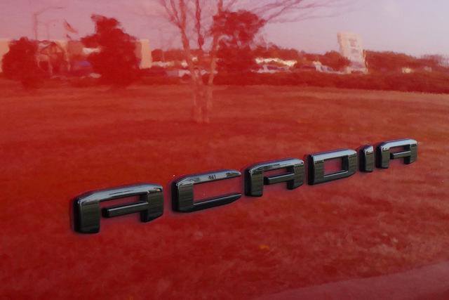 Used 2023 GMC Acadia SLE w/ Driver Convenience Package image 40