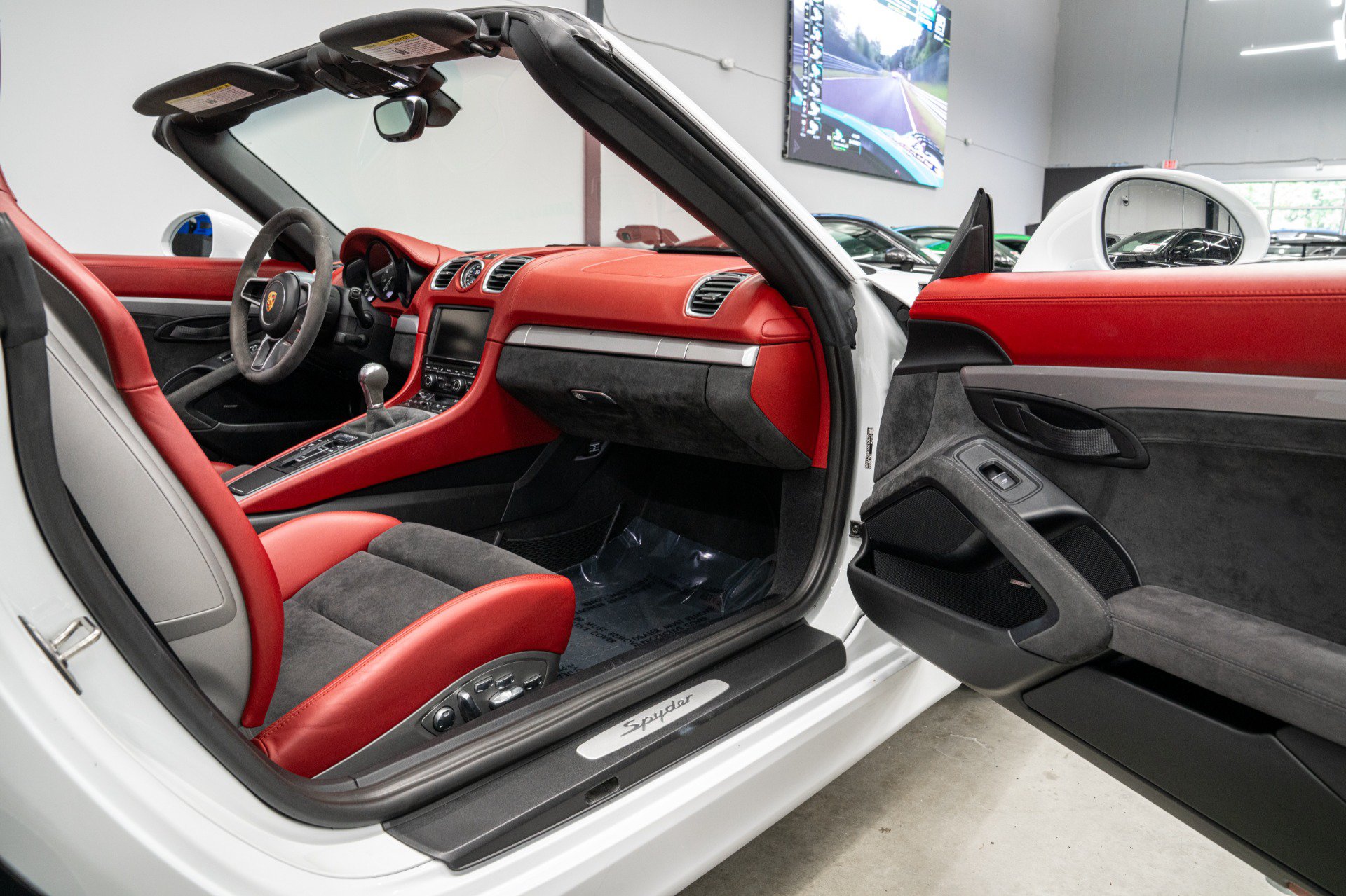 Used 2016 Porsche Boxster Spyder RWD image 34