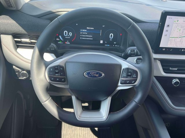 Used 2026 Ford Explorer Active AWD/4WD image 18