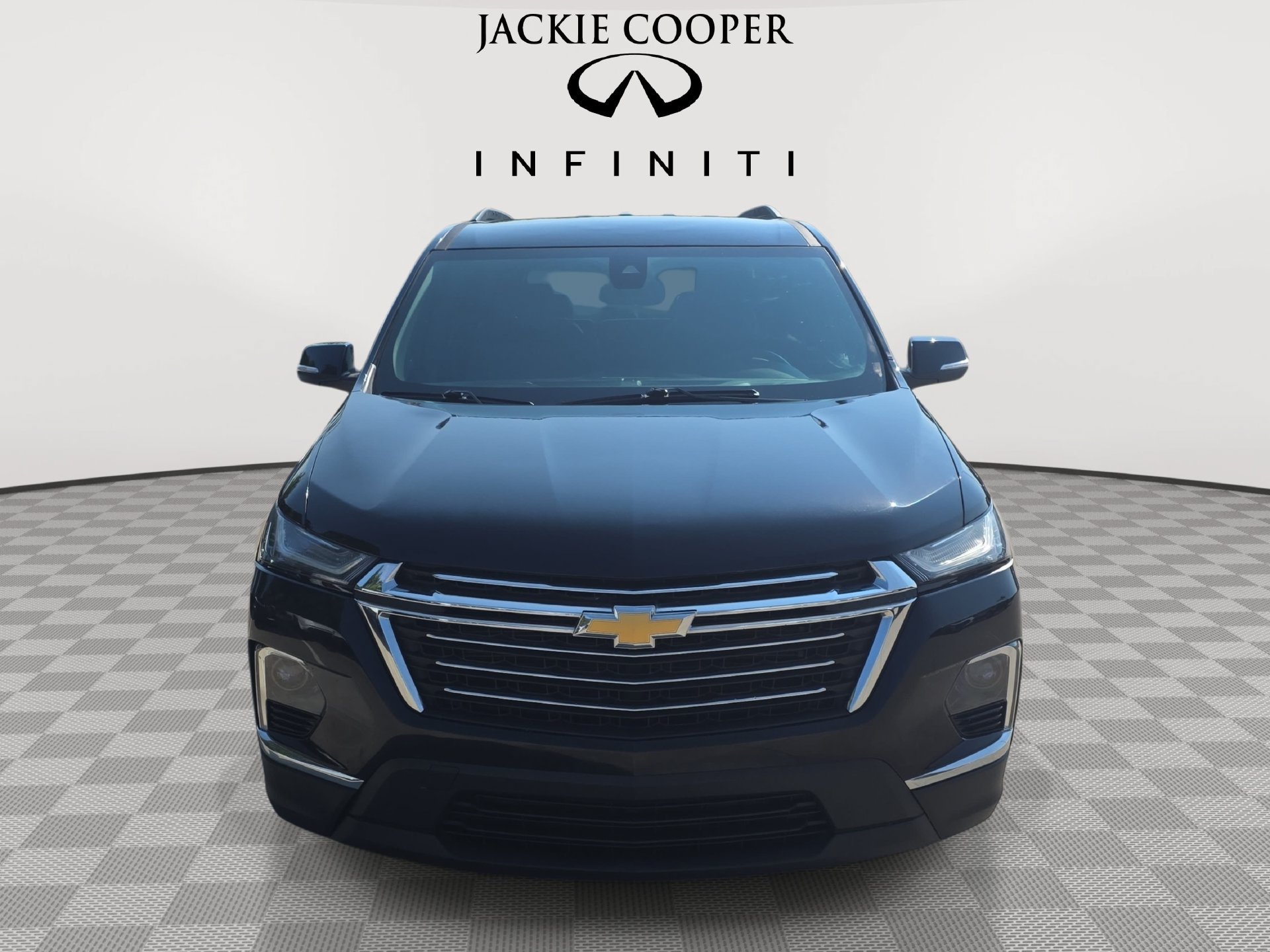 Used 2023 Chevrolet Traverse LT w/ LPO, Floor Liner Package FWD image 2