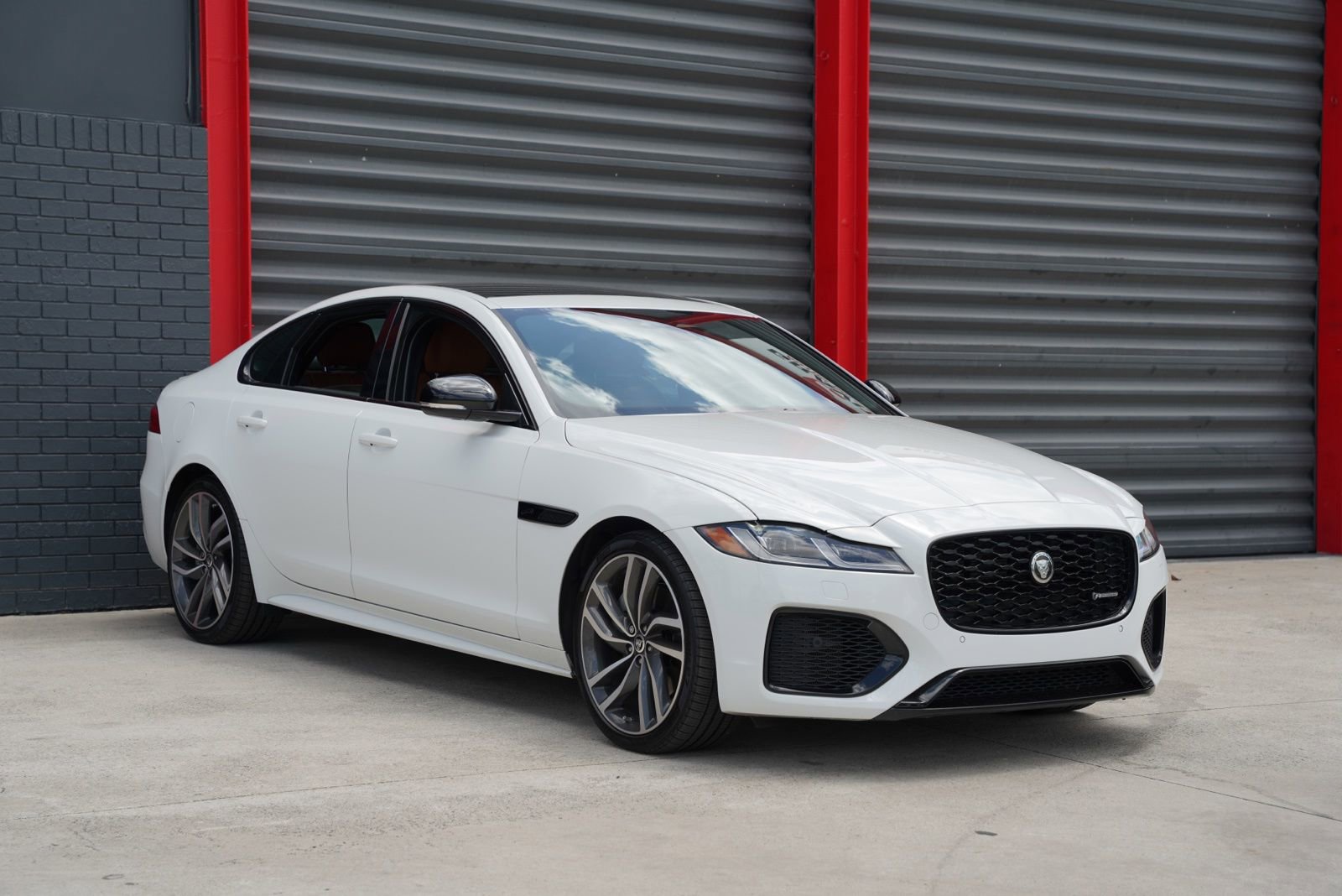 Used 2024 Jaguar XF R-Dynamic SE AWD/4WD image 2