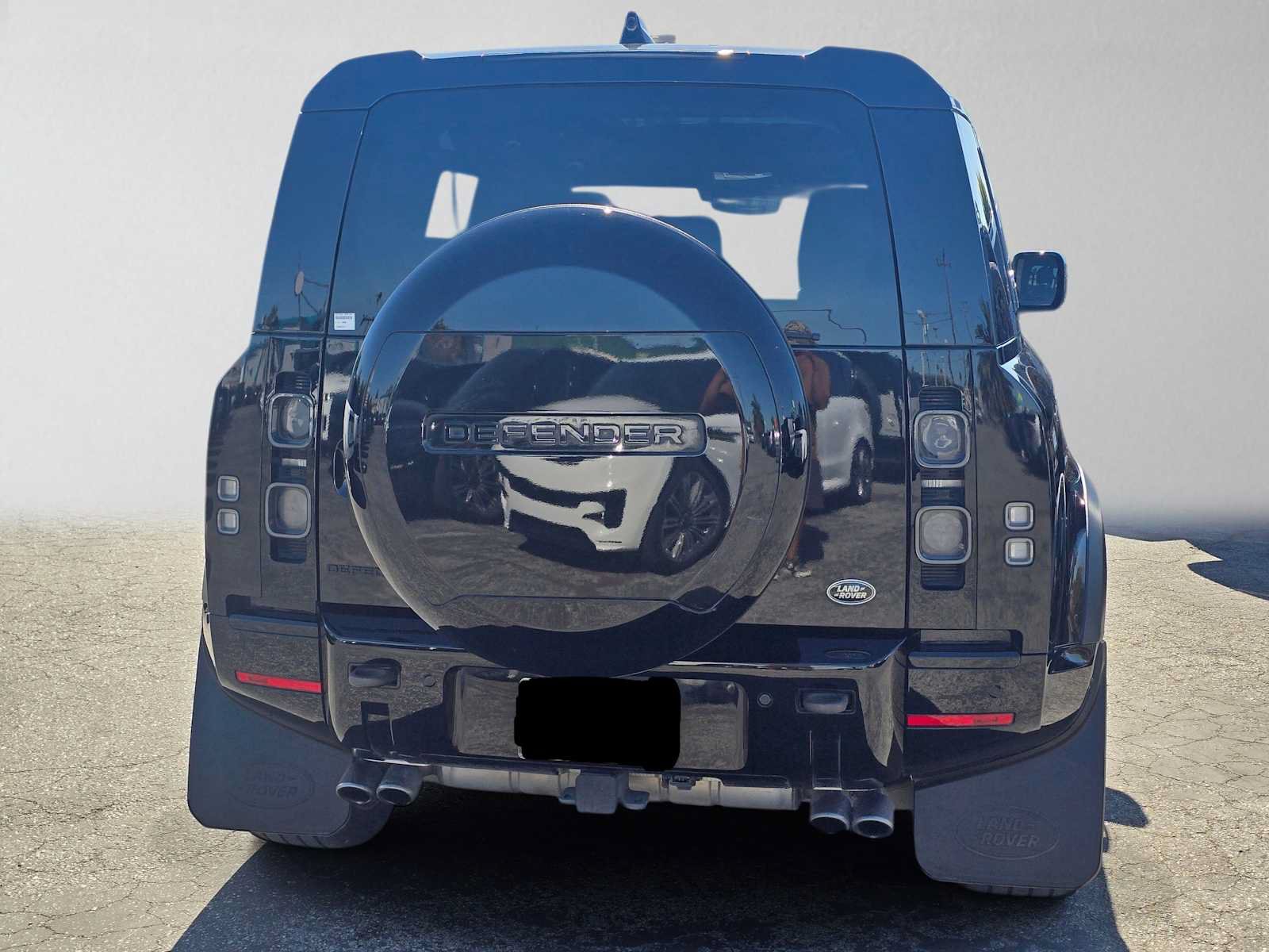 Used 2023 Land Rover Defender 110 V8 AWD/4WD image 4