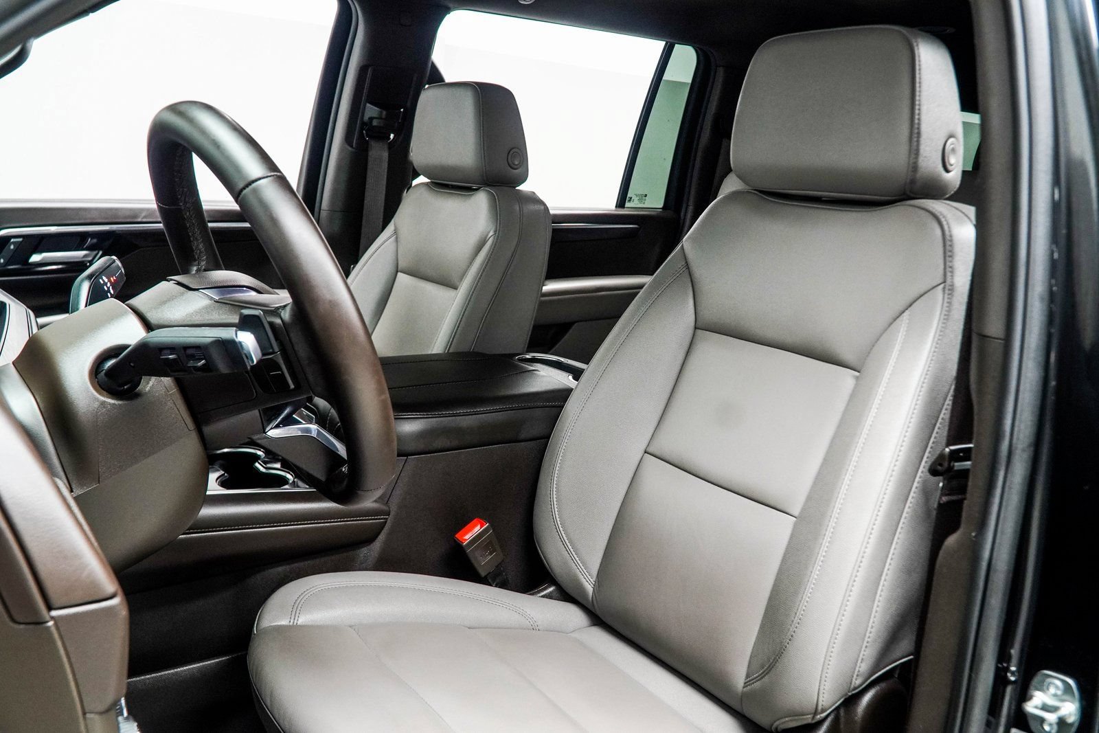 Used 2025 Chevrolet Suburban LT AWD/4WD image 43