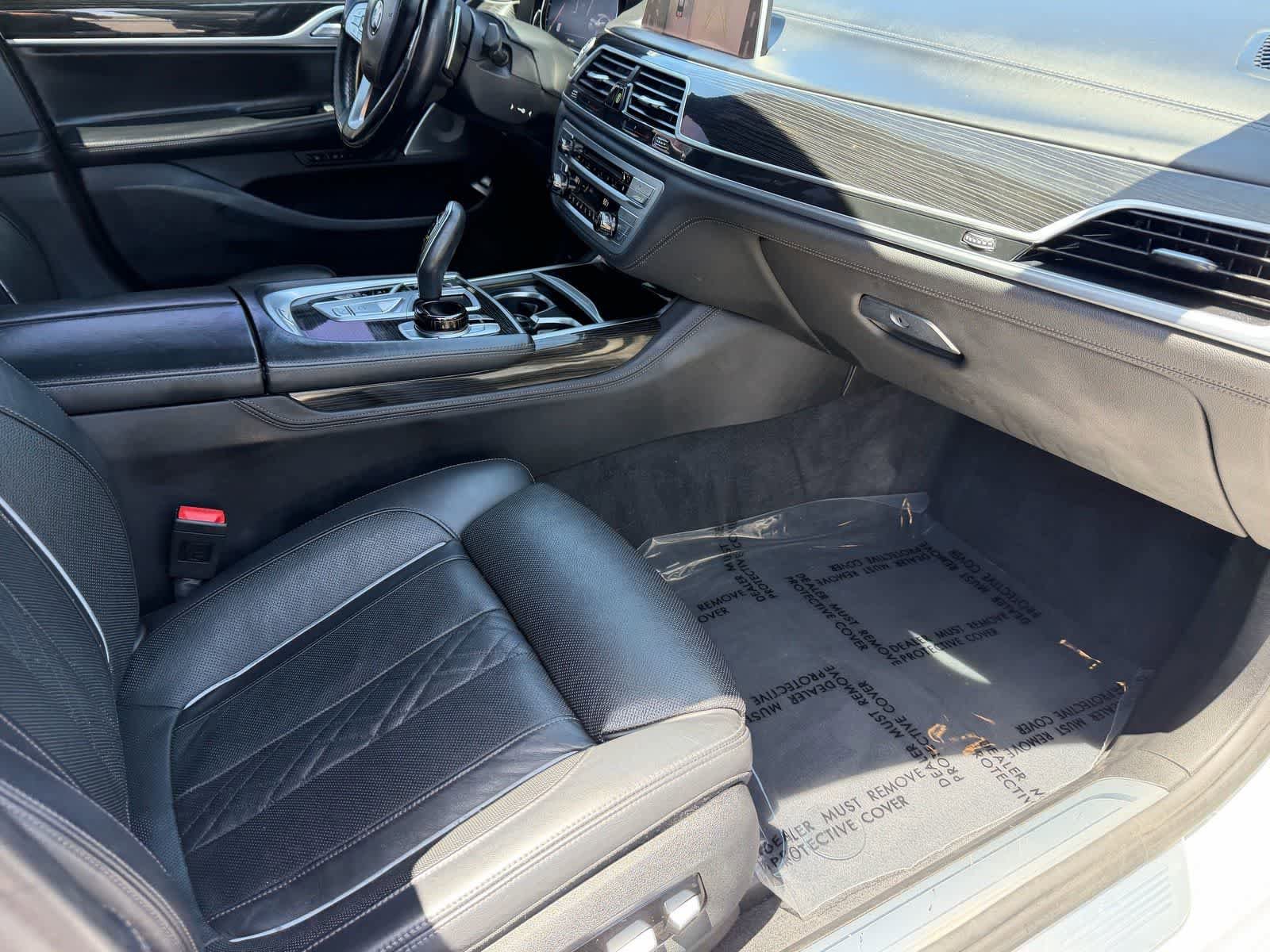 Used 2019 BMW 750i w/ Executive Package RWD image 14