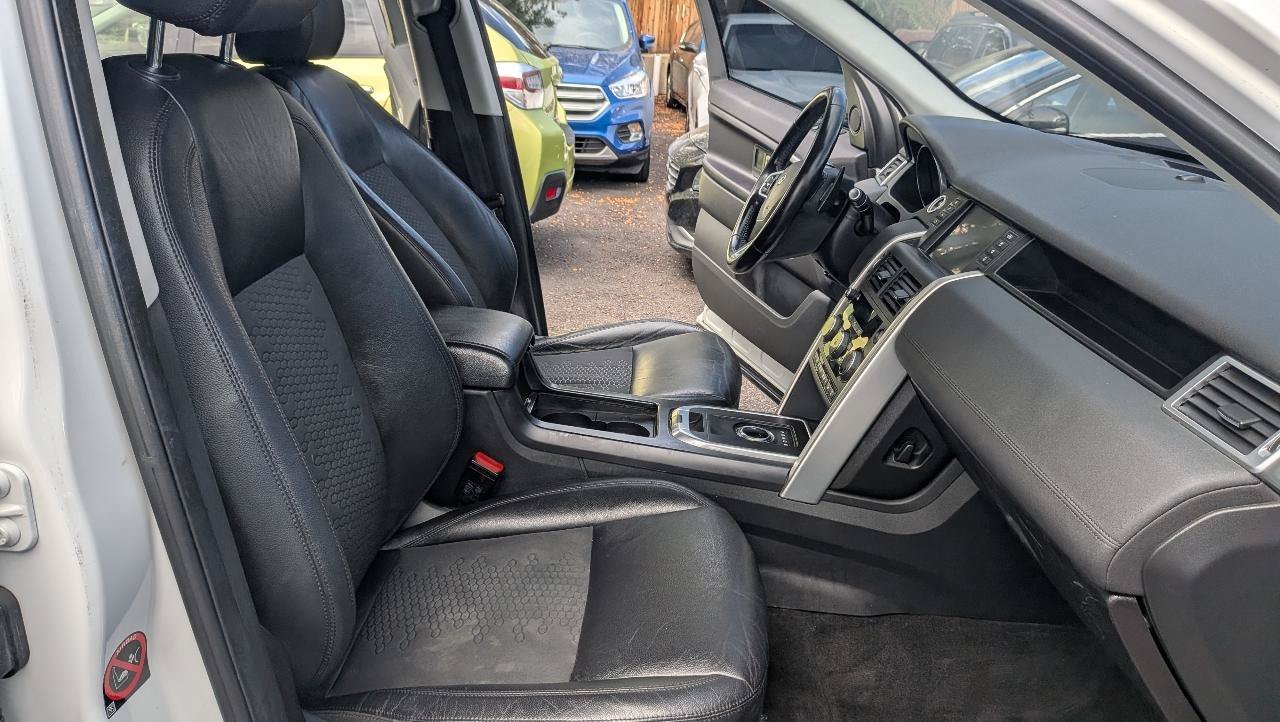 Used 2018 Land Rover Discovery Sport SE AWD/4WD image 12