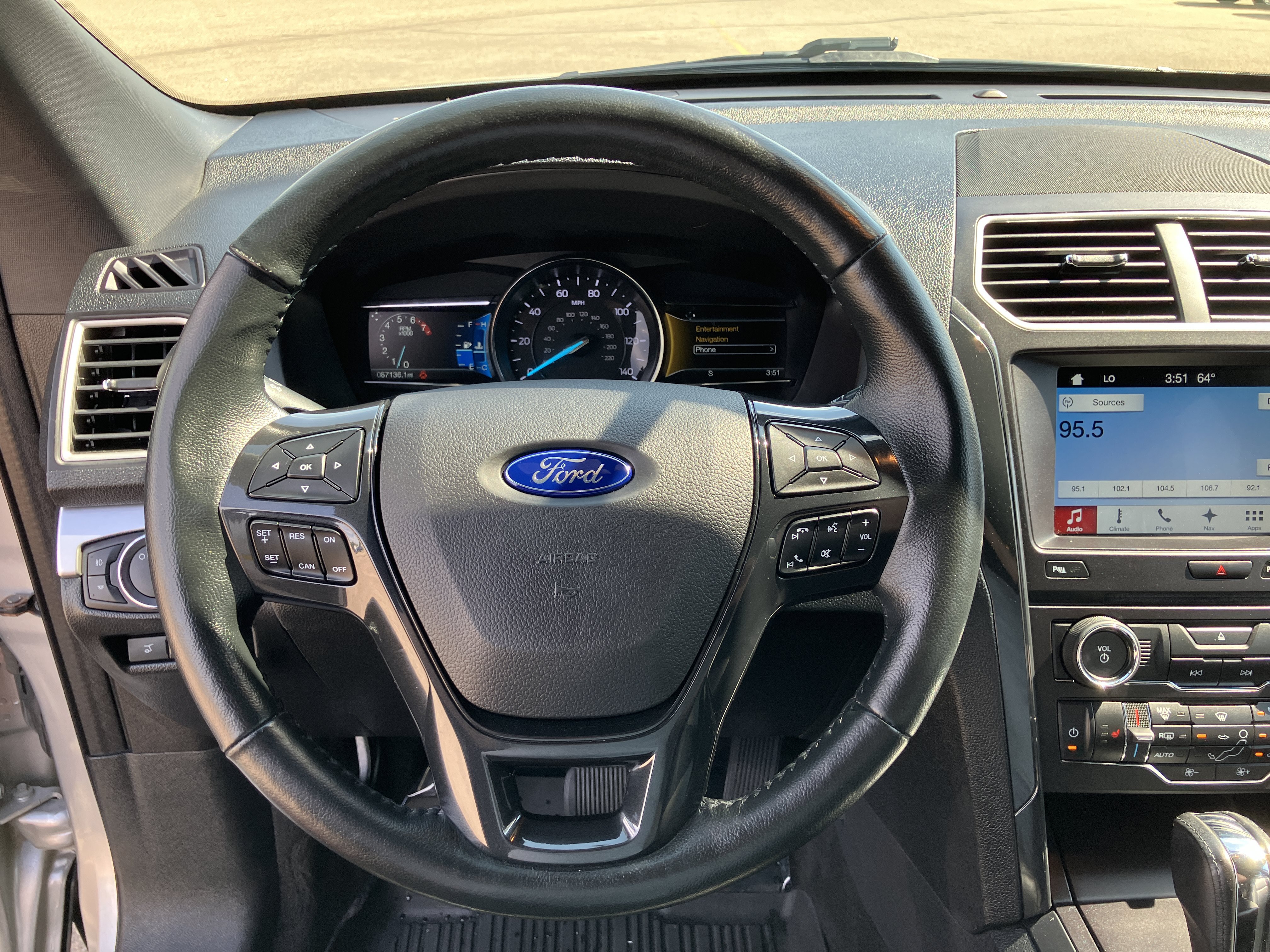 Used 2017 Ford Explorer XLT w/ Equipment Group 202A AWD/4WD image 10