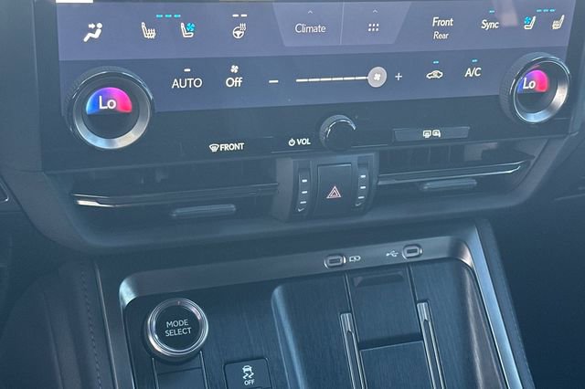 Used 2024 Lexus GX 550 w/ Accessory Package (31) AWD/4WD image 23