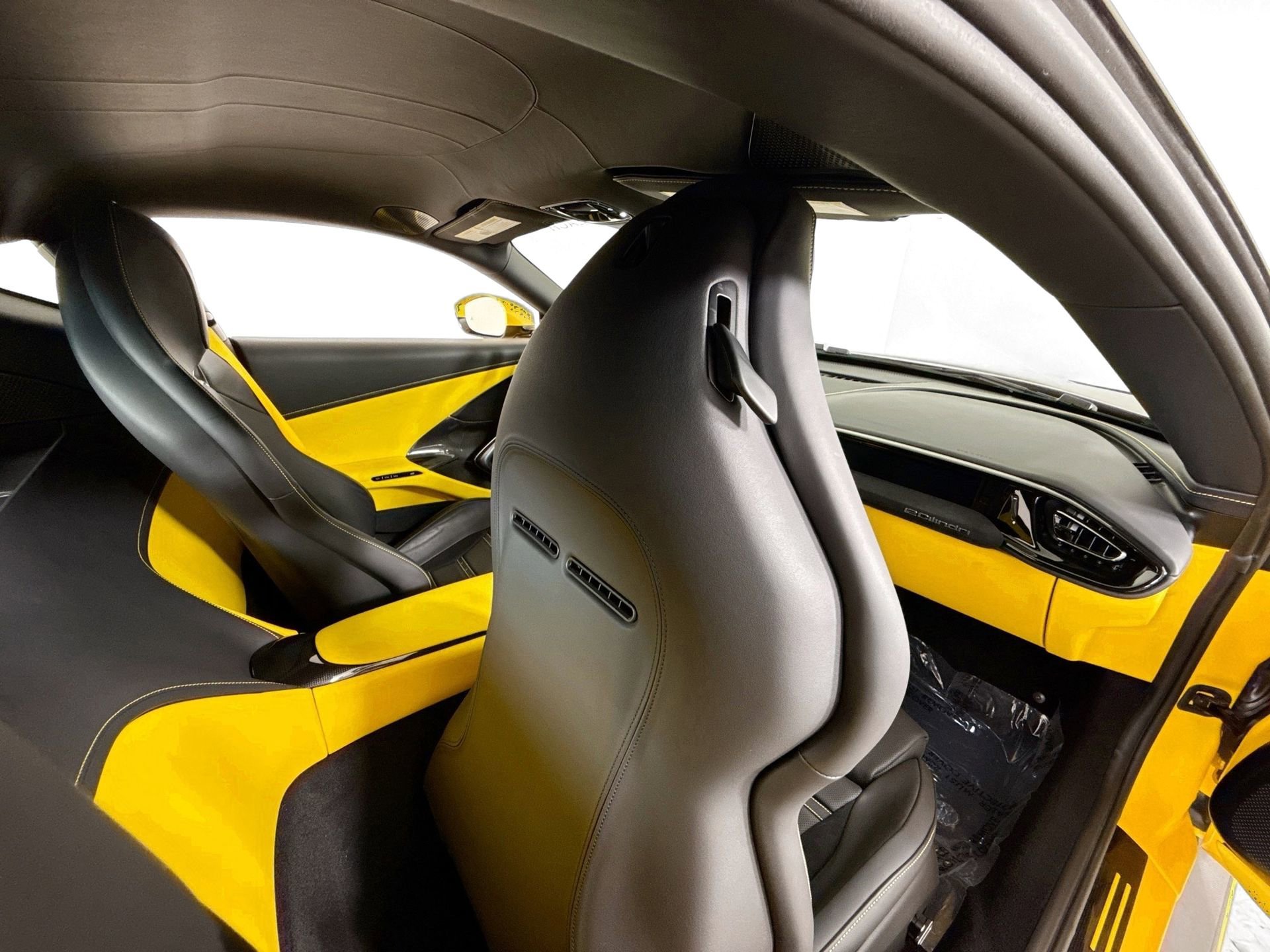 Certified 2025 Ferrari 12Cilindri image 23