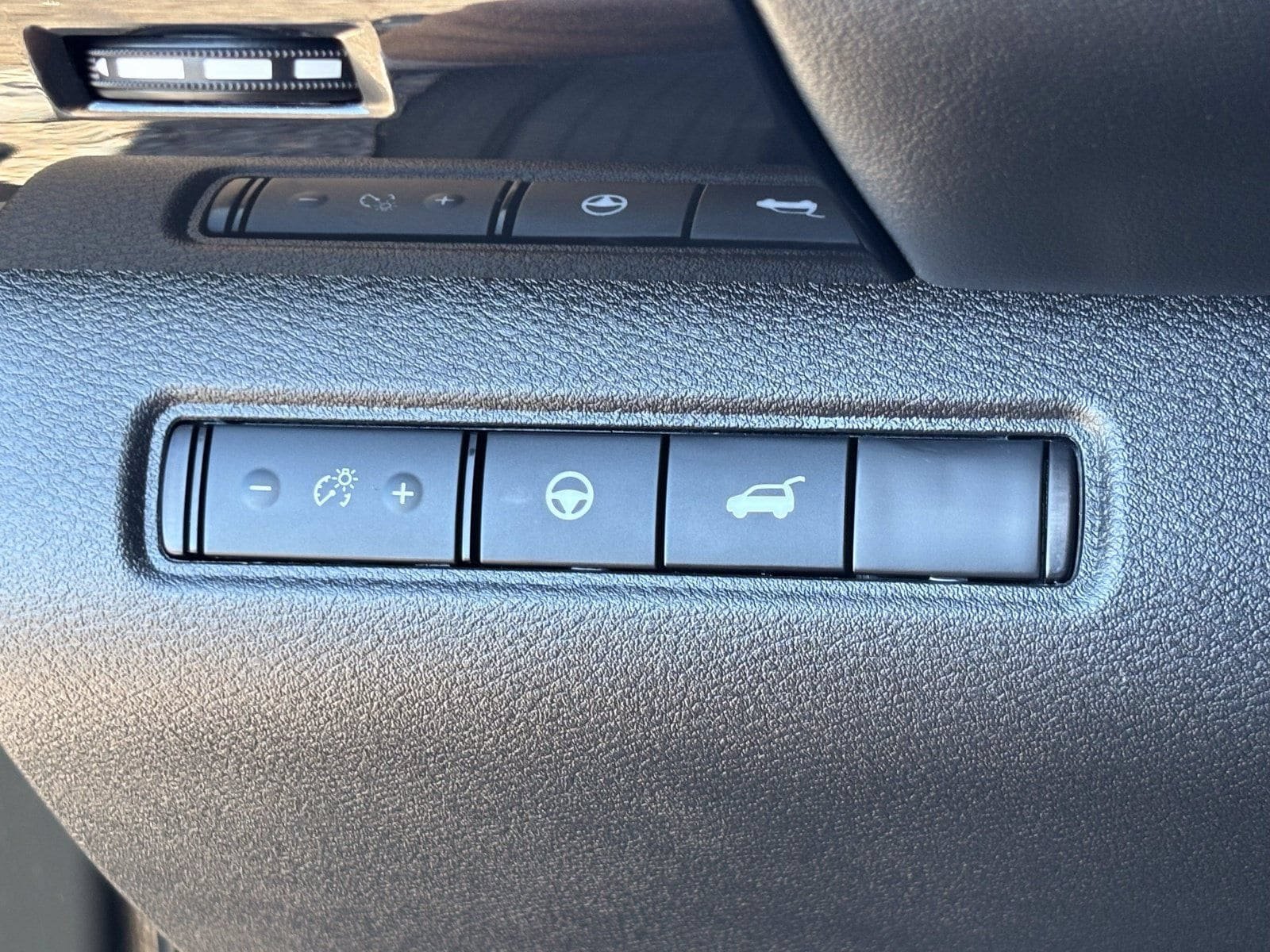 Certified 2025 Nissan Pathfinder SV FWD image 33