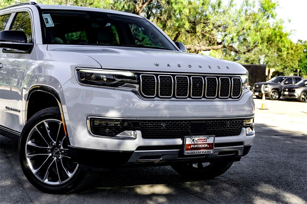 Used 2023 Jeep Wagoneer Series III w/ Premium Group I image 3