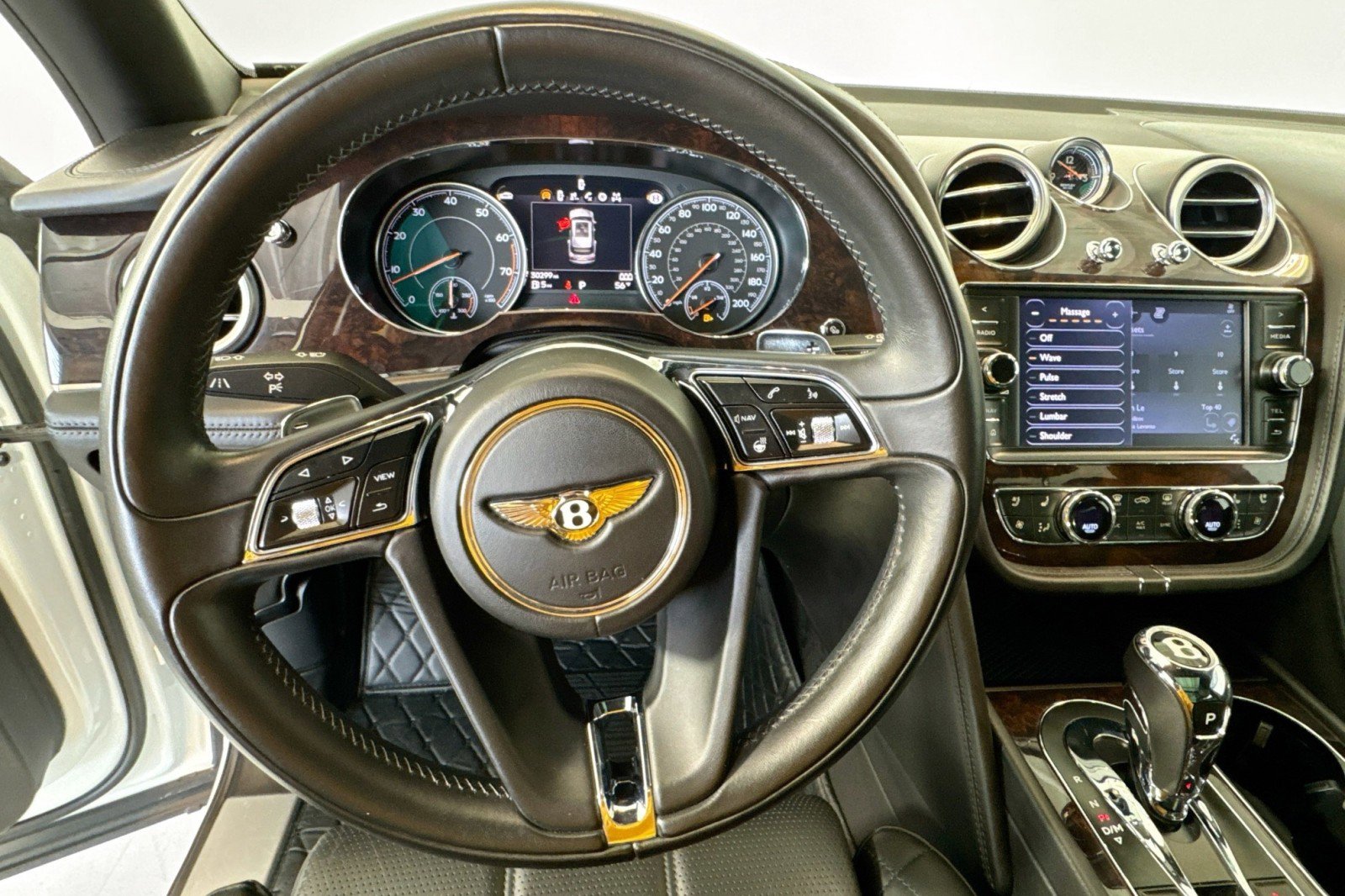 Used 2018 Bentley Bentayga image 11