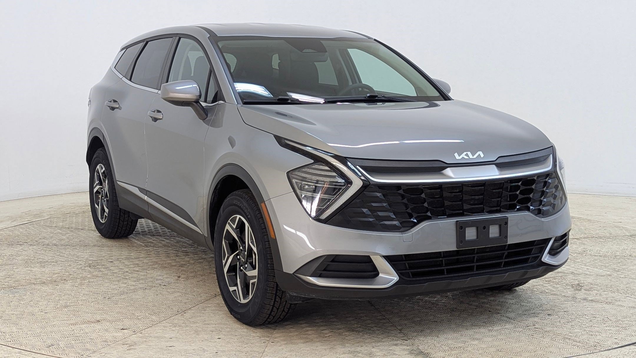 Used 2024 Kia Sportage LX image 7