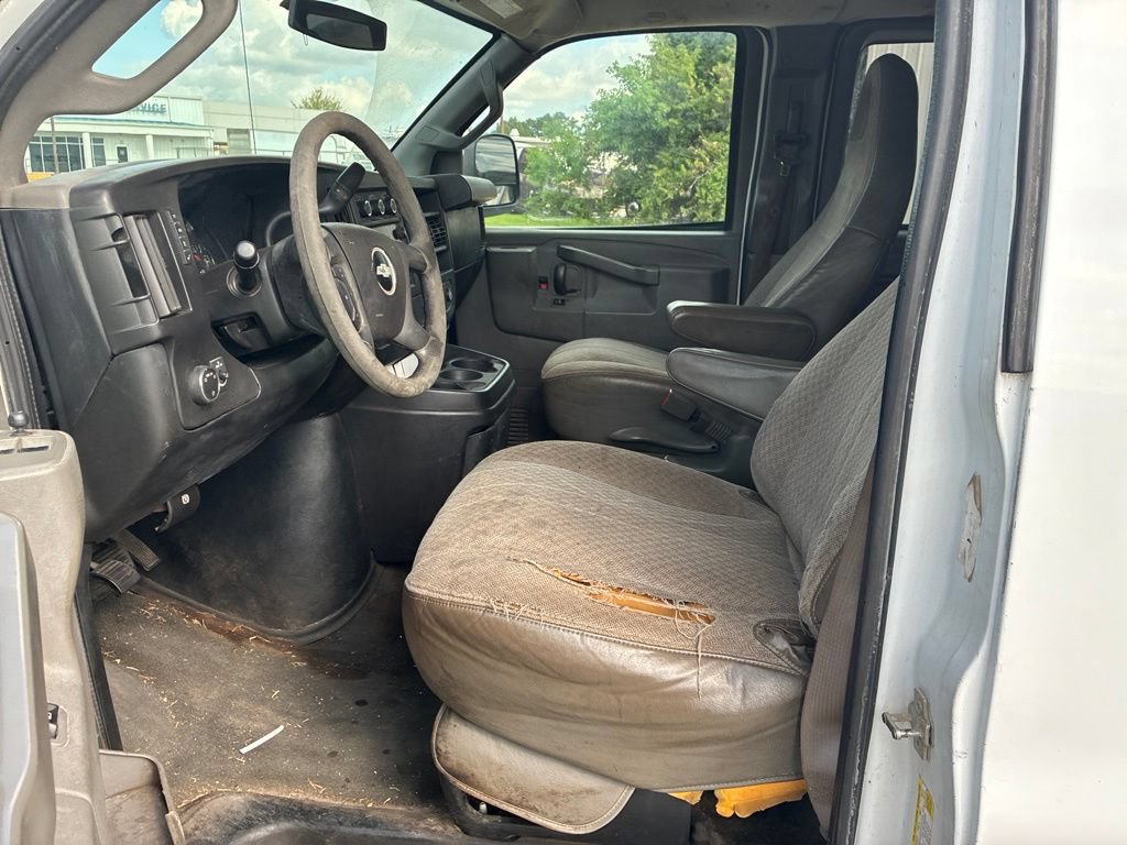 Used 2017 Chevrolet Express 3500 LT w/ LT Preferred Equipment Group RWD image 17
