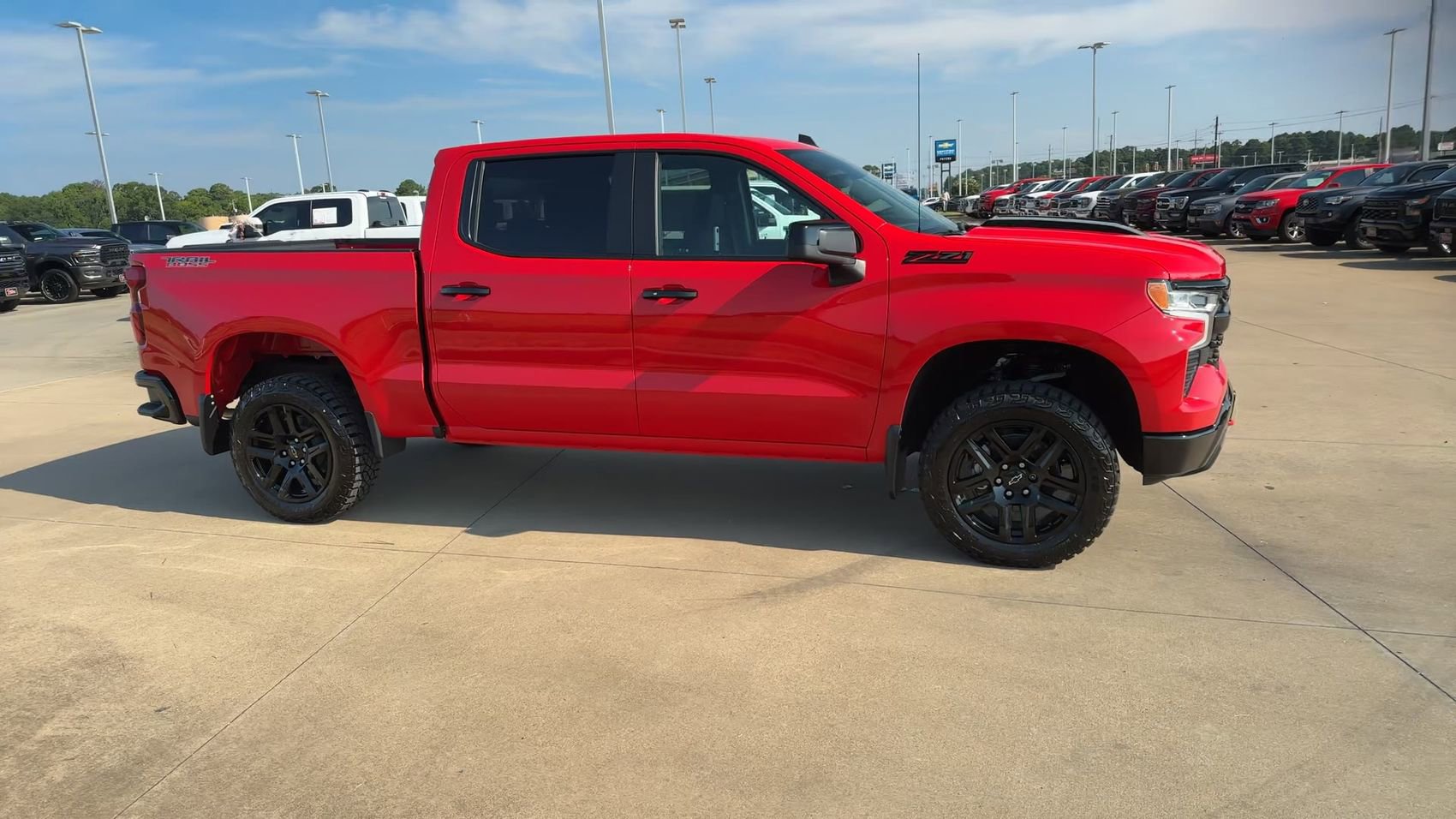 Used 2024 Chevrolet Silverado 1500 LT Trail Boss w/ LPO, Dark Essentials Package AWD/4WD image 9
