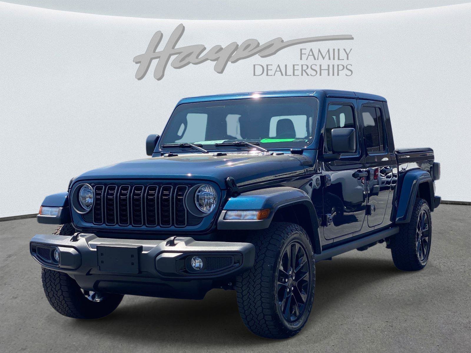 Used 2025 Jeep Gladiator Sport AWD/4WD image 8