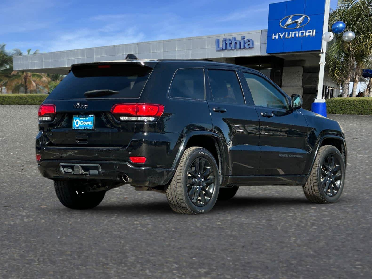 Used 2017 Jeep Grand Cherokee Altitude AWD/4WD image 3