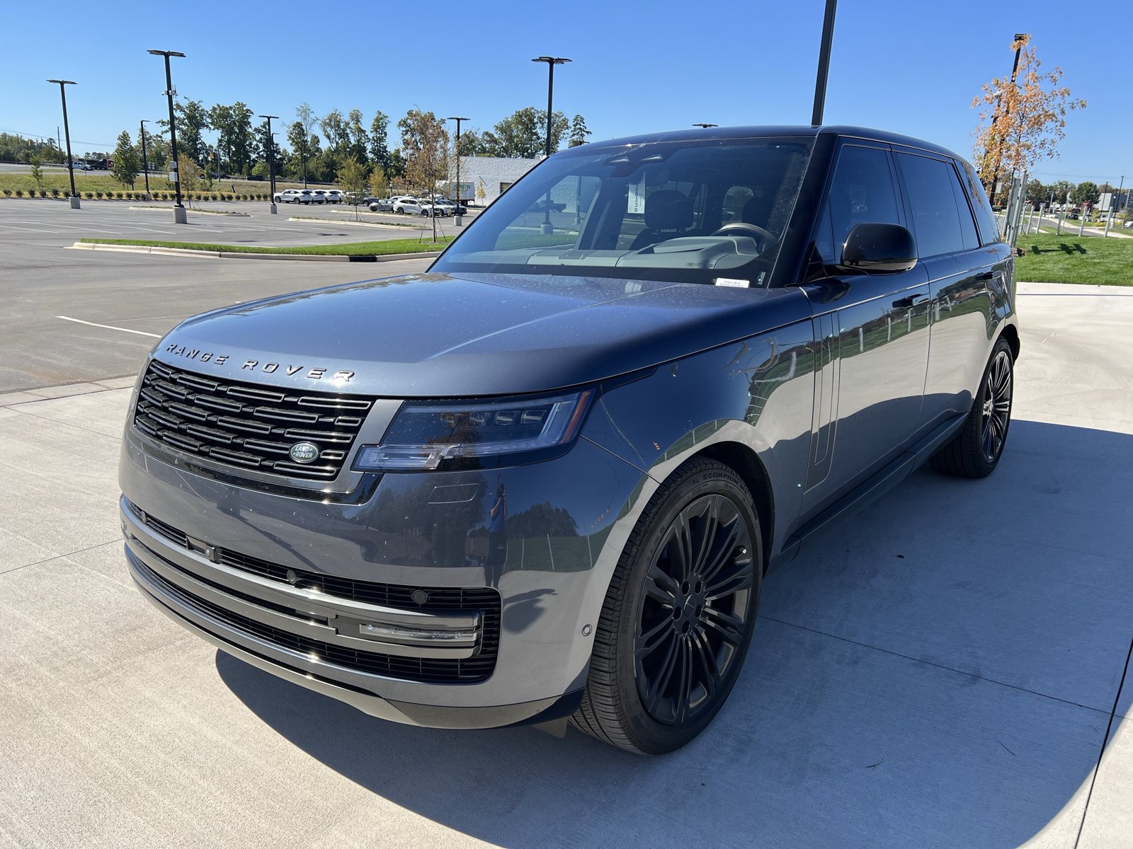 Used 2026 Land Rover Range Rover Long Wheelbase SE AWD/4WD image 4
