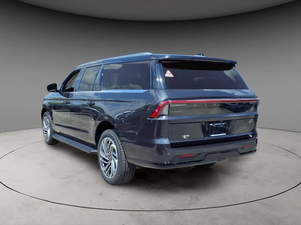 New 2027 Lincoln Navigator L Premier AWD/4WD image 2