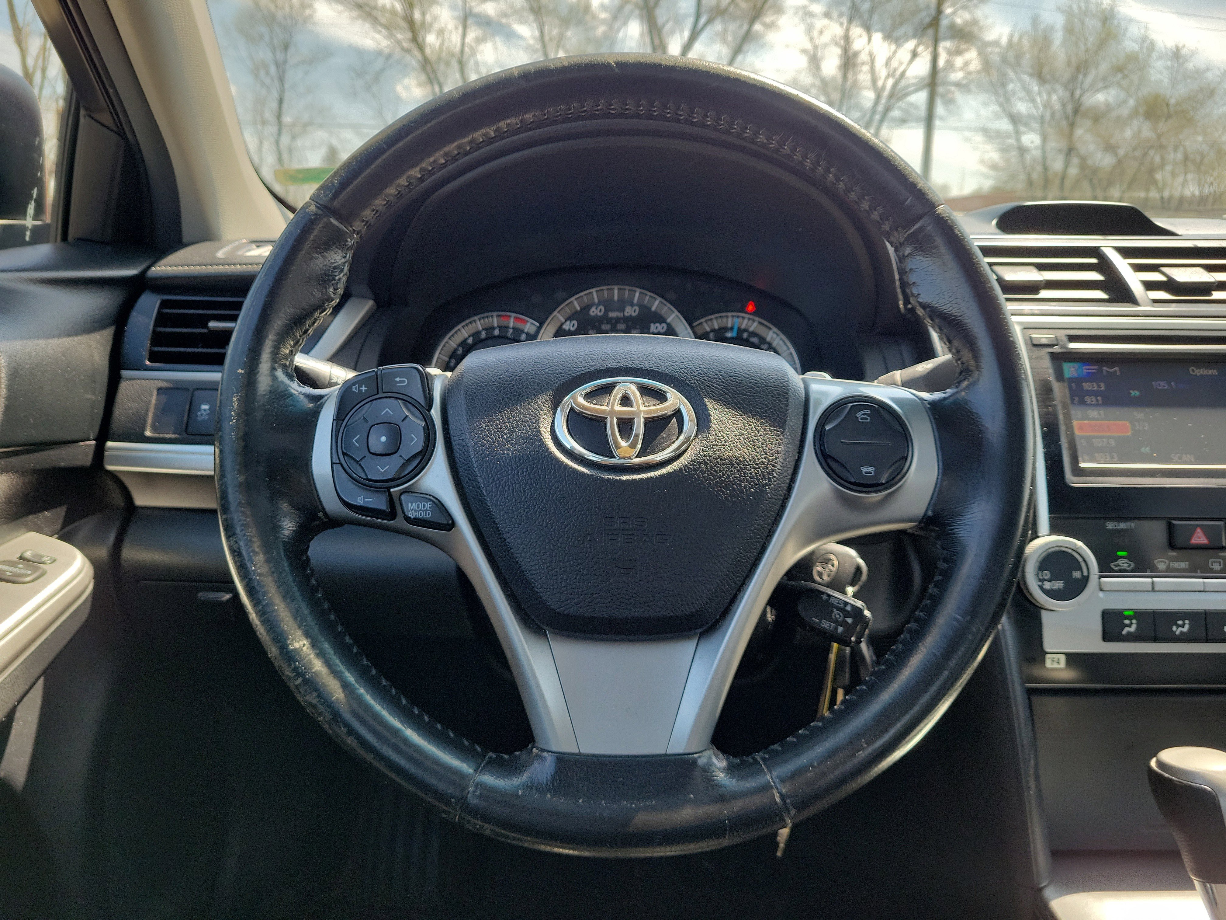Used 2014 Toyota Camry SE image 21