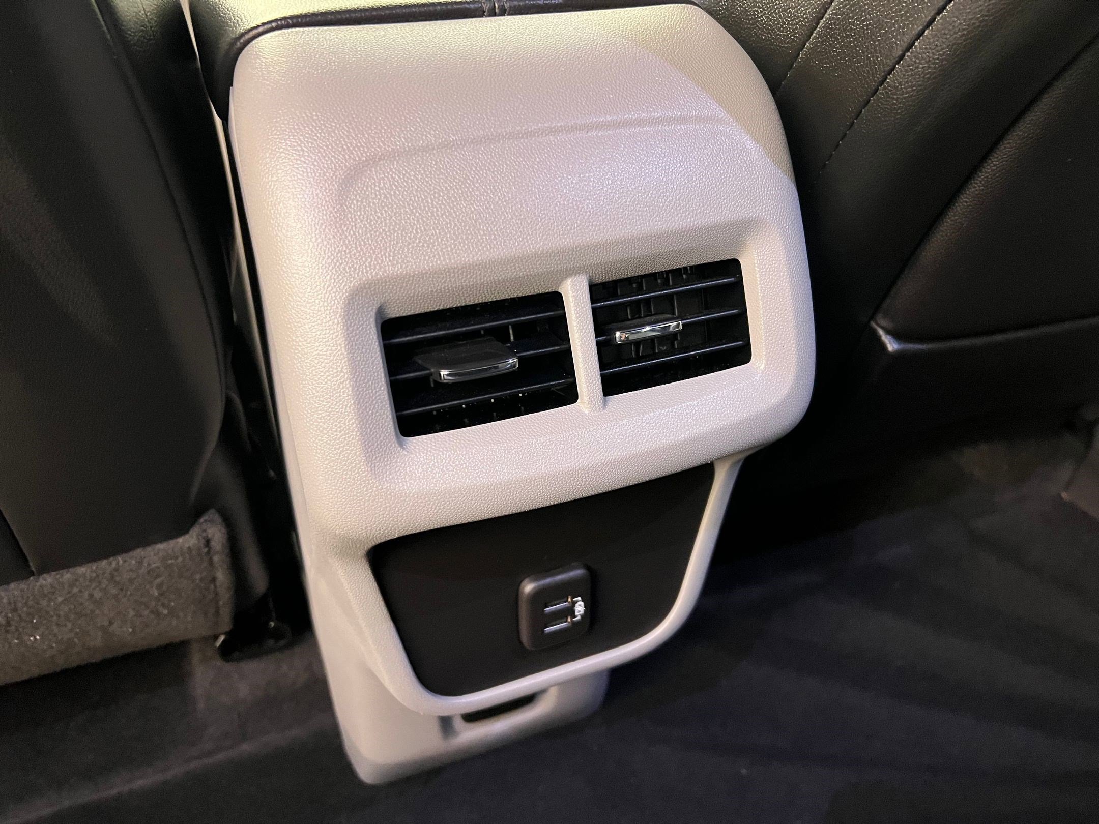 Used 2024 GMC Terrain SLT image 33