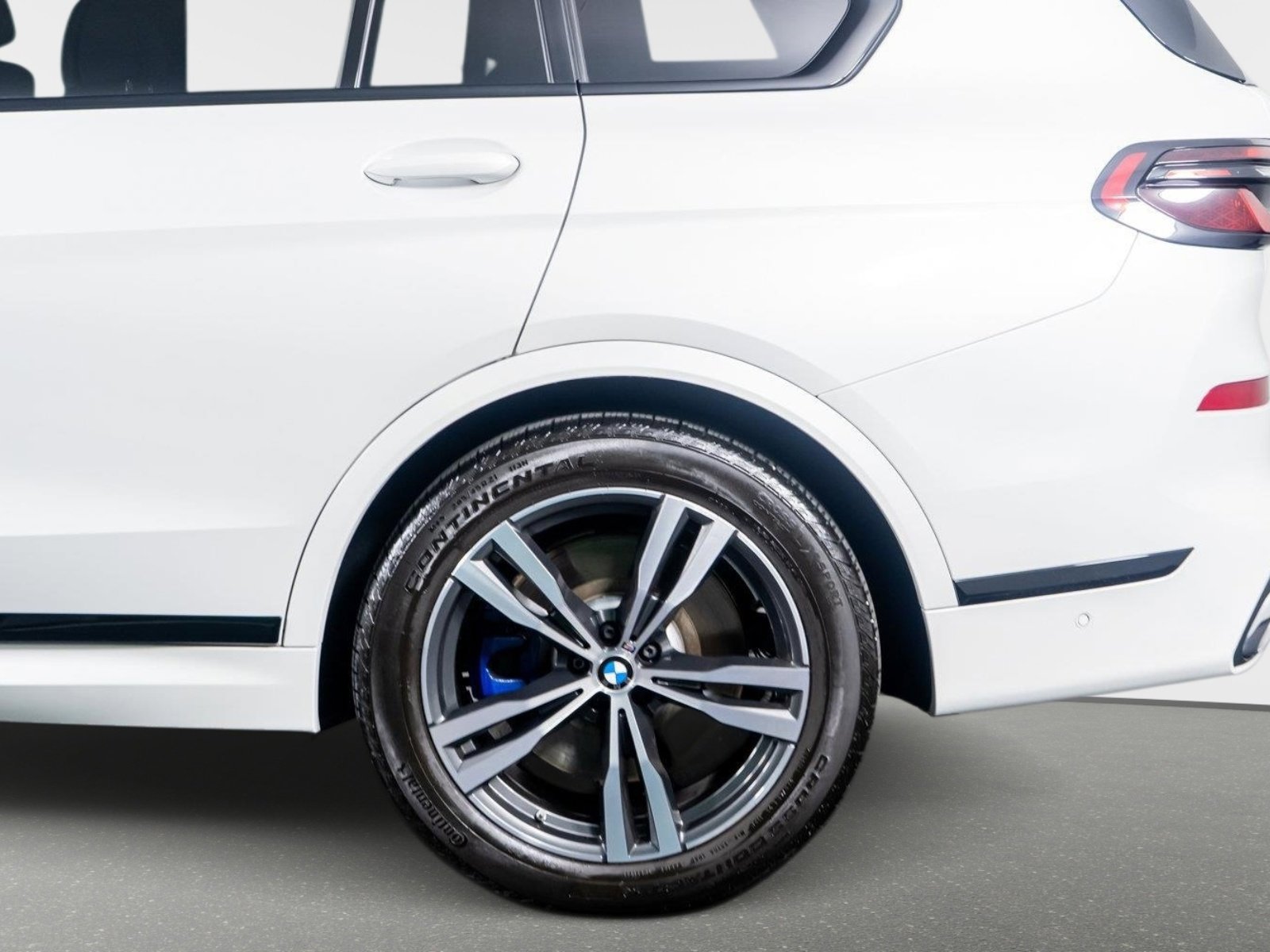 Used 2025 BMW X7 M60i image 16